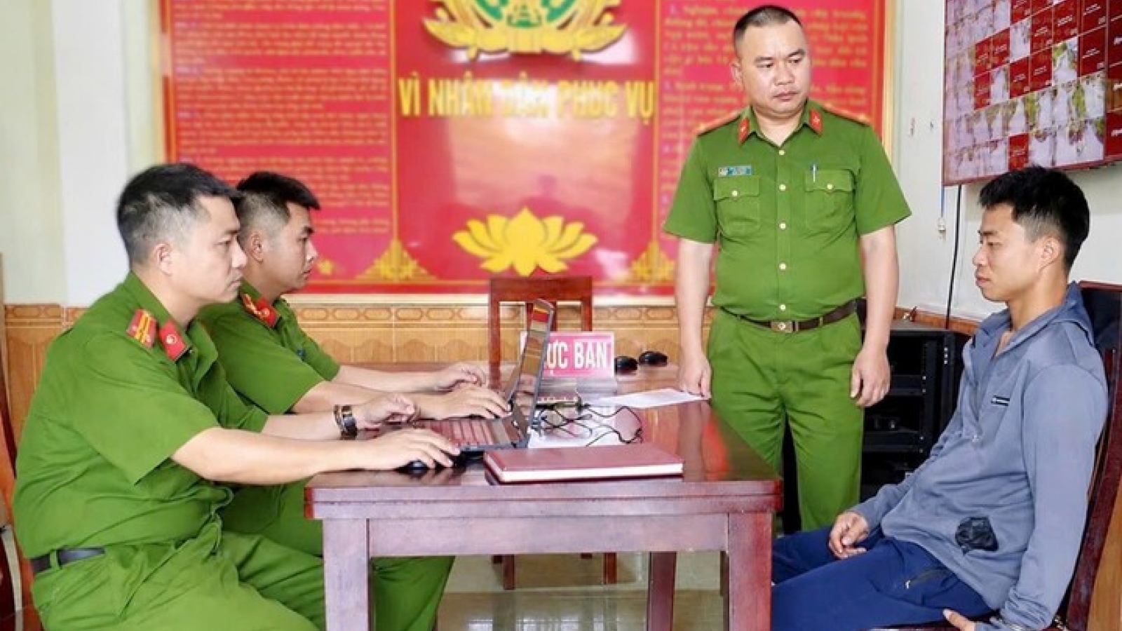 Giật điện thoại của phụ nữ đi đường, người đàn ông nhanh chóng sa lưới